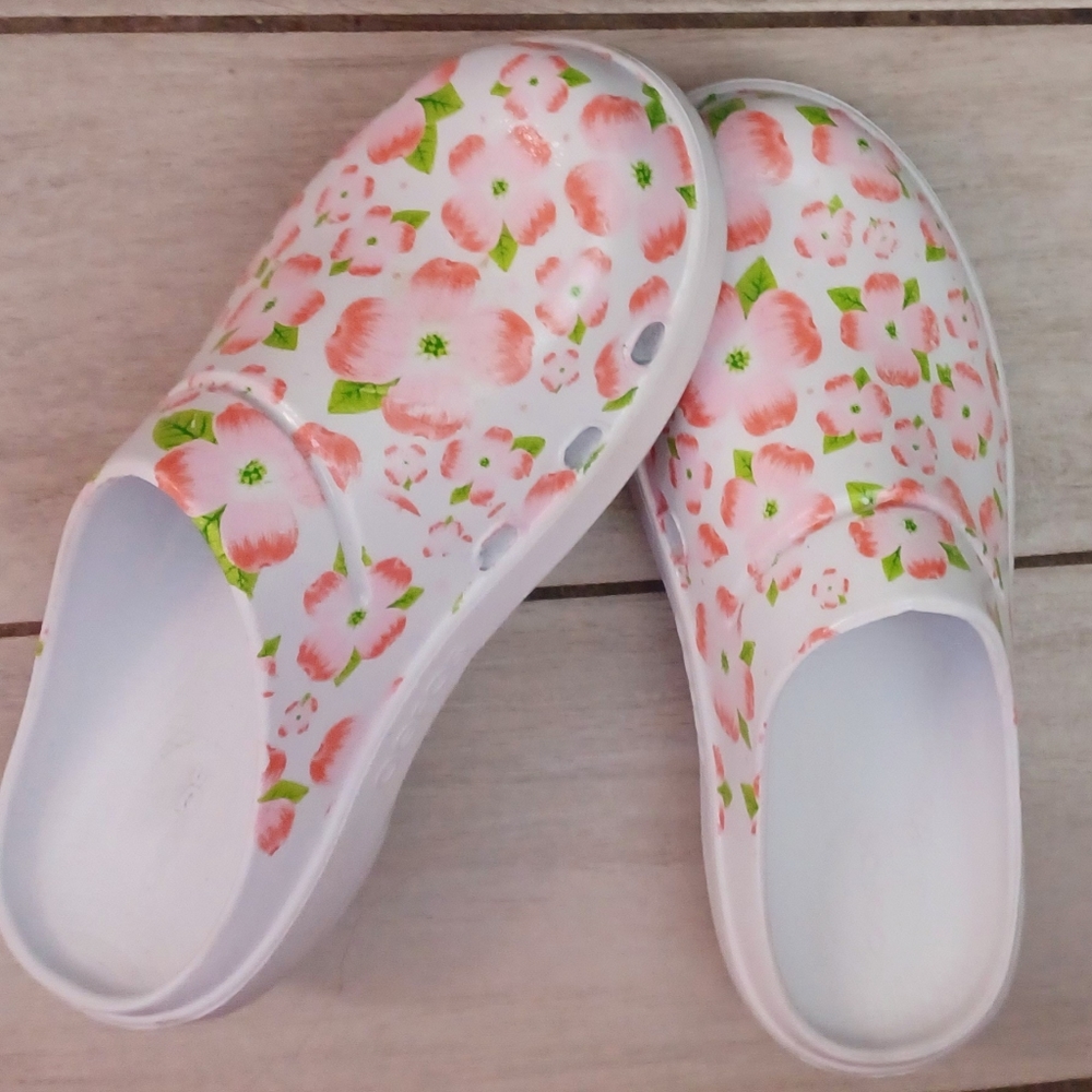 Oofos Ooclog limited Cherry 🍒  Blossom NWOBT